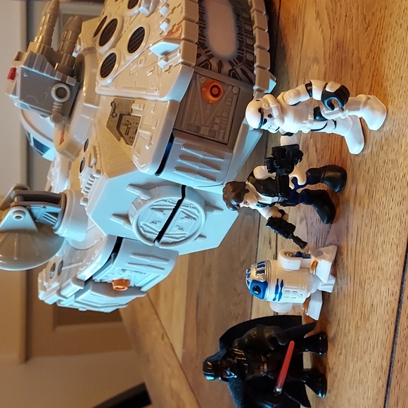 Star Wars Millennium Falcon with 5 action figures - Picture 6 of 10